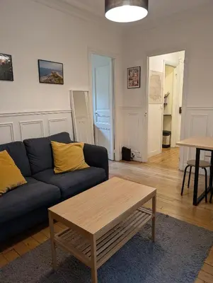 Coin salon dans l'établissement Apartment 2 steps from Montmartre