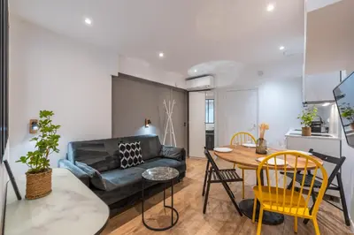 Coin salon dans l'établissement Nouveau Appartement Sacré Cœur Cottages 2