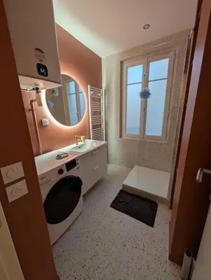 Salle de bains dans l'établissement Appartment T2 Asnières Gare