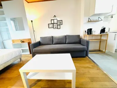 Cuisine ou kitchenette dans l'établissement Appartement porte de Saint Ouen