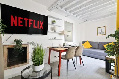 Plan de l'établissement Élégant Studio Appartement Quartier Ile Saint Louis Free Netflix
