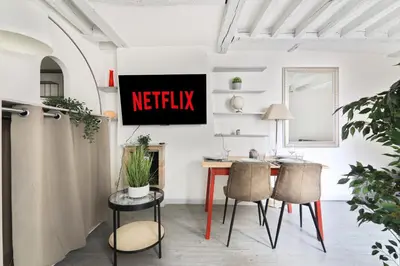 Plan de l'établissement Élégant Studio Appartement Quartier Ile Saint Louis Free Netflix