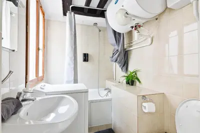Plan de l'établissement Élégant Studio Appartement Quartier Ile Saint Louis Free Netflix