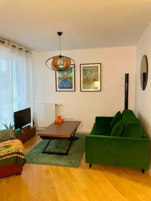 Coin salon dans l'établissement Paris, la plus belle ville du monde!