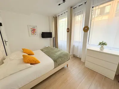 Un ou plusieurs lits dans un hébergement de l'établissement Moret Art Flats Trendy East Paris