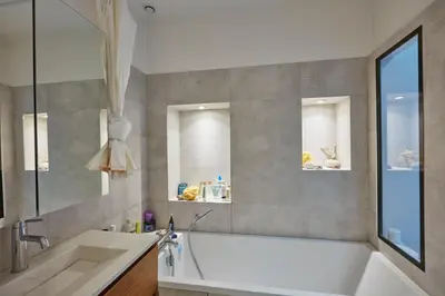 Salle de bains dans l'établissement Chez Julie - République