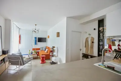 Télévision ou salle de divertissement dans l'établissement Chez Julie - République