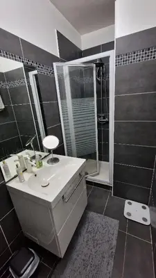 Salle de bains dans l'établissement Cosy 1-bedroom apartment - Paris 17