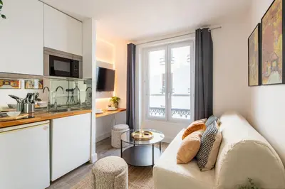 Cuisine ou kitchenette dans l'établissement Cozy Studio - Eiffel Tower - Sleeps 2P