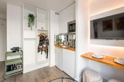 Cuisine ou kitchenette dans l'établissement Cozy Studio - Eiffel Tower - Sleeps 2P