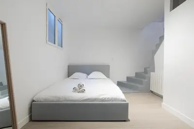 Un ou plusieurs lits dans un hébergement de l'établissement Majestic Suites - Paris 11