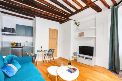 Cuisine ou kitchenette dans l'établissement Bluestay 303 - Superb apartment in Paris