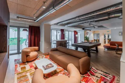 Coin salon dans l'établissement Canvas La Défense