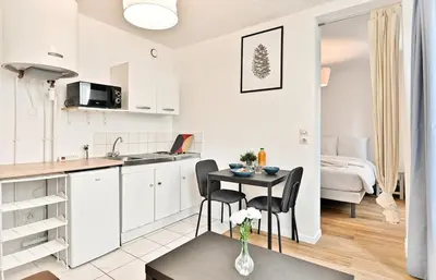 Cuisine ou kitchenette dans l'établissement Apartment near Mairie Paris 10ème - III