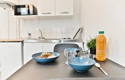 Cuisine ou kitchenette dans l'établissement Apartment near Mairie Paris 10ème - III