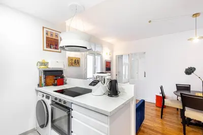 Cuisine ou kitchenette dans l'établissement GuestReady - Parisian style home by la Bastille