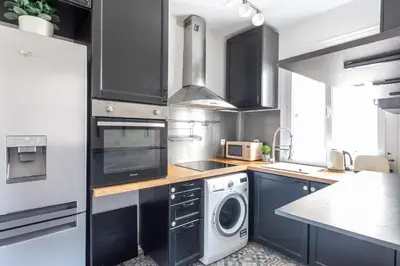 Cuisine ou kitchenette dans l'établissement Appartement Prestige dans le 16ᵉ