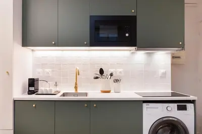 Cuisine ou kitchenette dans l'établissement Stunning Tiny Studio - 5 min to Eiffel Tower
