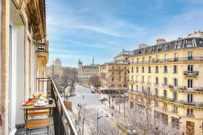 Vue générale sur Paris ou vue de la ville depuis l'appartement