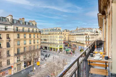 Vue générale sur Paris ou vue de la ville depuis l'appartement
