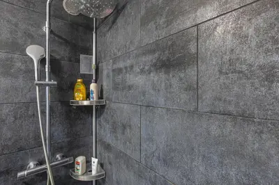 Salle de bains dans l'établissement GuestReady - Chic Retreat with Balcony for 2