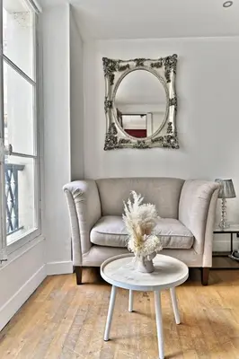 Coin salon dans l'établissement Pleasant Apartment Close to Galerie Lafayette - II