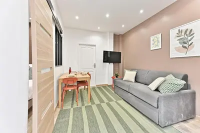 Coin salon dans l'établissement Central equipped apartment Paris Nation - II