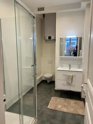 Salle de bains dans l'établissement appartement Paris 8