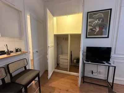 Cuisine ou kitchenette dans l'établissement appartement Paris 8