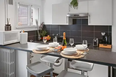 Cuisine ou kitchenette dans l'établissement Carnet2voyages Suresnes - Proche Paris, La Défense