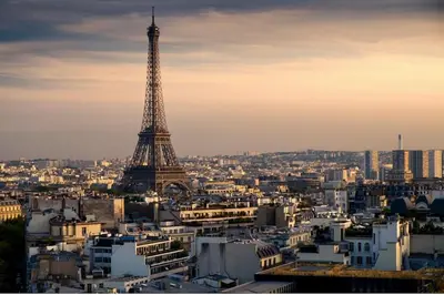 Vue générale sur Paris ou vue de la ville depuis l'appartement