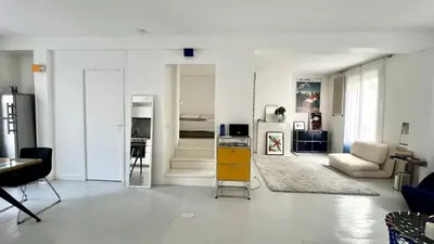 Télévision ou salle de divertissement dans l'établissement cosy design apartment Paris