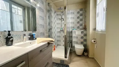 Salle de bains dans l'établissement cosy design apartment Paris