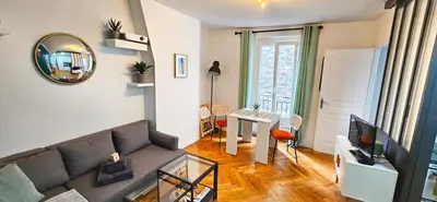 Coin salon dans l'établissement Lovely flat Abbesses center - Paris Montmartre