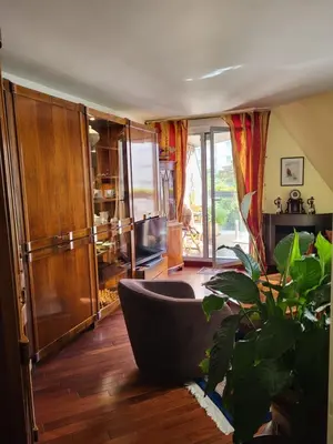 Coin salon dans l'établissement Appartement de Charme avec terrasse proche 5eme arrdt