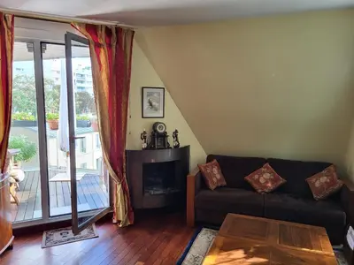 Coin salon dans l'établissement Appartement de Charme avec terrasse proche 5eme arrdt