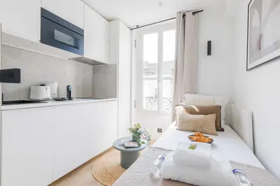 Cuisine ou kitchenette dans l'établissement Cozy studio for 2 people - Place de la République