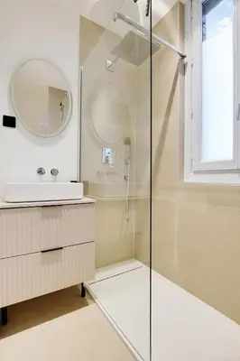 Salle de bains dans l'établissement Appartement de luxe à Boulogne