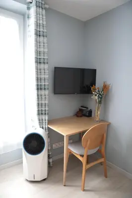 Télévision ou salle de divertissement dans l'établissement Appartement élégant - Montmartre