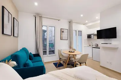 Cuisine ou kitchenette dans l'établissement Lasuite Montbrun