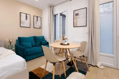 Coin salon dans l'établissement Lasuite Montbrun