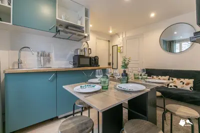 Cuisine ou kitchenette dans l'établissement MBA - Splendide Appart Proche Père Lachaise