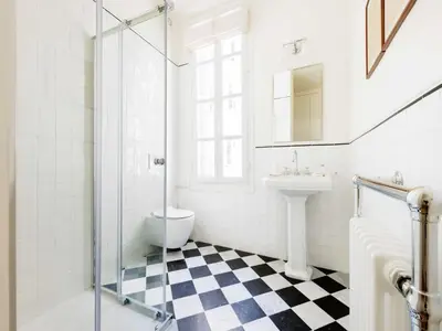 Salle de bains dans l'établissement SUPERB apartment in the heart of the Marais