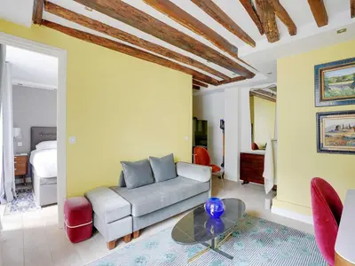 Coin salon dans l'établissement Cosy apt - 1BD 2P - Notre-Dame Cathedral Paris