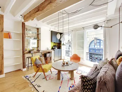 Télévision ou salle de divertissement dans l'établissement Cosy studio 2 pers ST GERMAIN DES PRES ODEON -