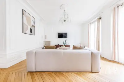 Télévision ou salle de divertissement dans l'établissement Exceptional apartment near the Eiffel Tower 3 BDR 5 P