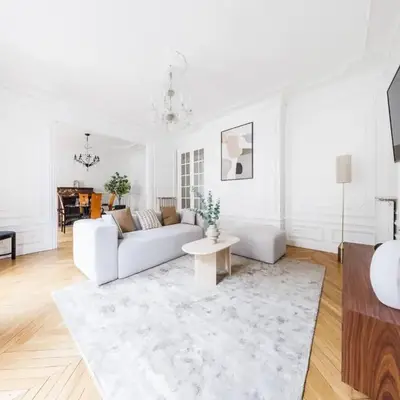 Exceptional apartment near the Eiffel Tower 3 BDR 5 P