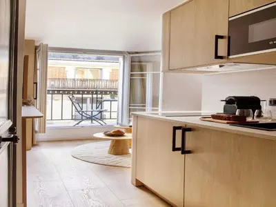 Cuisine ou kitchenette dans l'établissement Refined studio with balcony - 2P - Saint Lazare