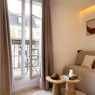 Refined studio with balcony - 2P - Saint Lazare