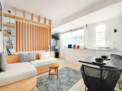 Coin salon dans l'établissement Cosy and intimate Studio - 1BD 2P - Oberkampf